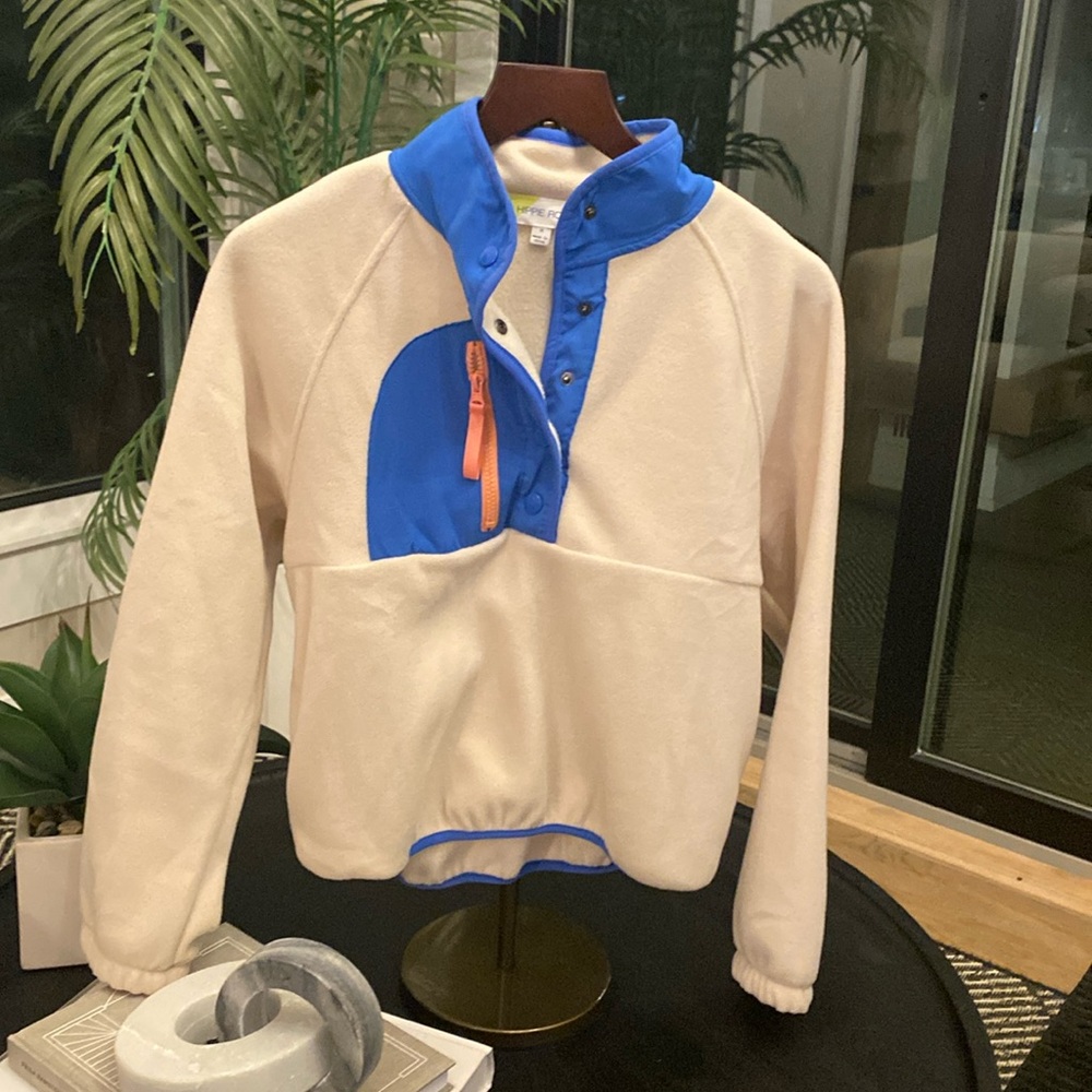 NWOT
Hippie Rose super soft top w/buttons